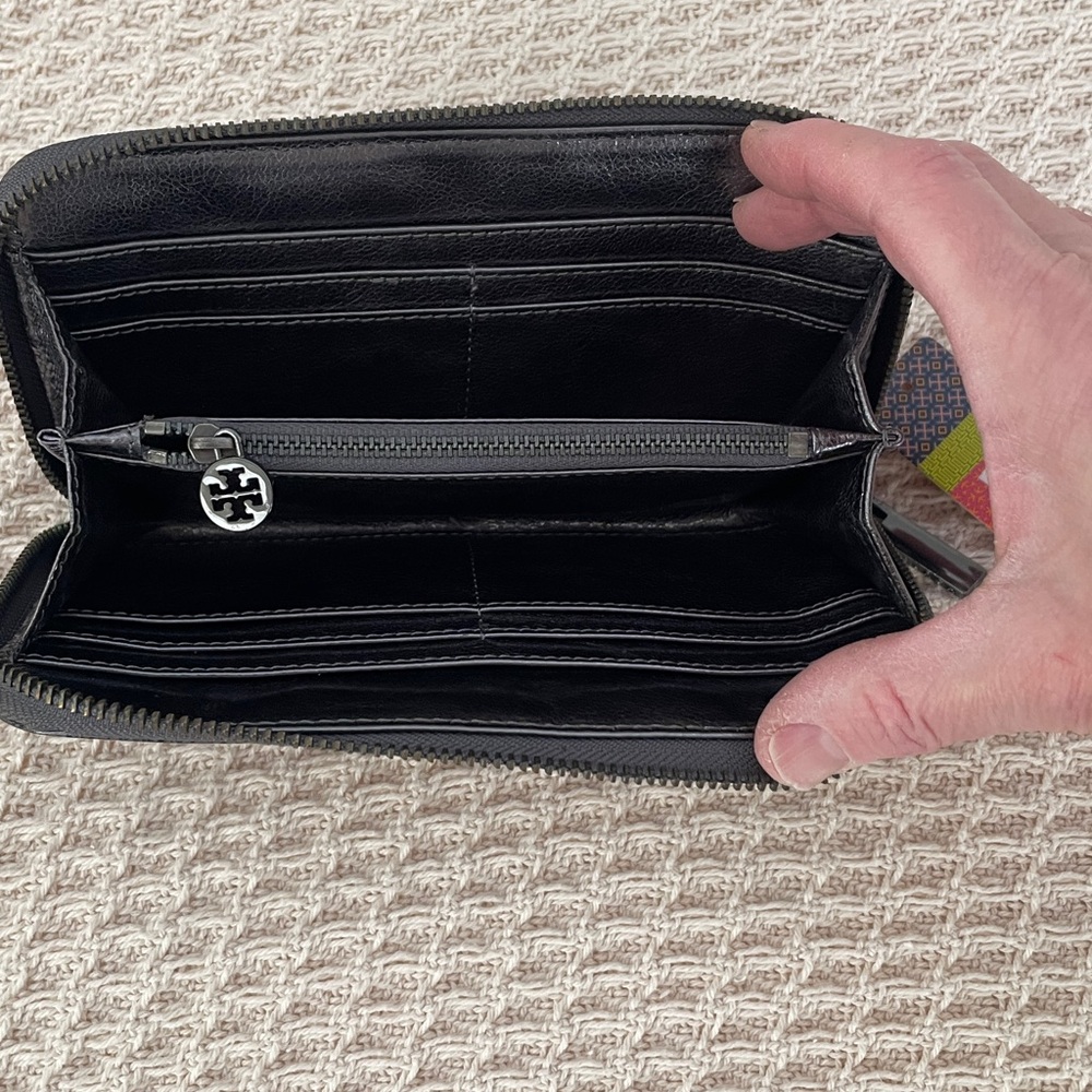 Tory Burch gray metallic continental zip wallet retail $ 195 - Picture 5 of 11